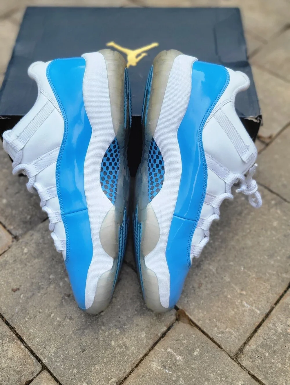 Jordan 11 Retro Low 'University Blue' (UNC)